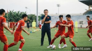 FIFA ASEAN Cup 2026: HLV Kim Sang-sik và bài toán nhân sự tuyến giữa